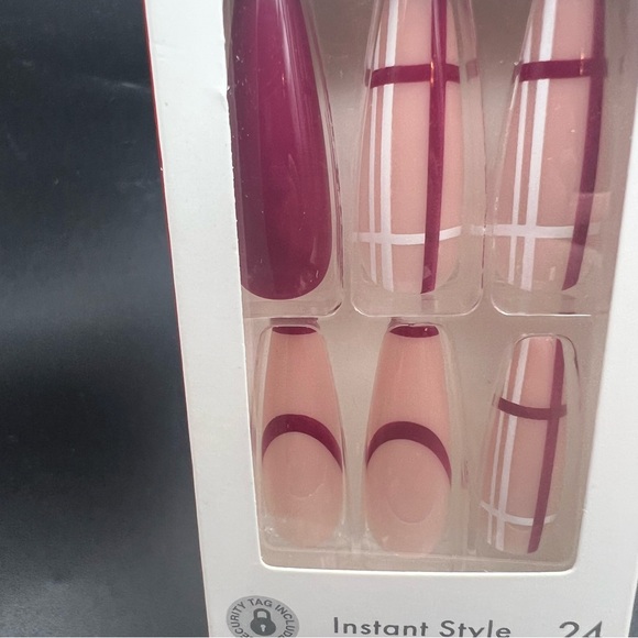 Kiss Design Nails Ready-To-Wear DGD05  "Not Alone" Extra Long Coffin Style New - Picture 2 of 3